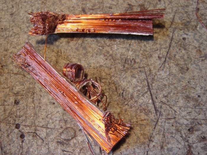 fils cuivre coll�s.JPG